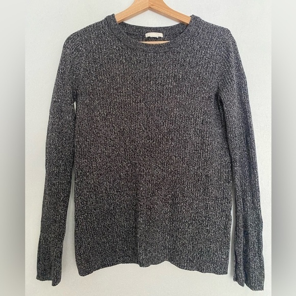 SMALL H&M BLACK AND WHITE LONG SLEEVE TOP WITH SMALL SLITS - Picture 1 of 5